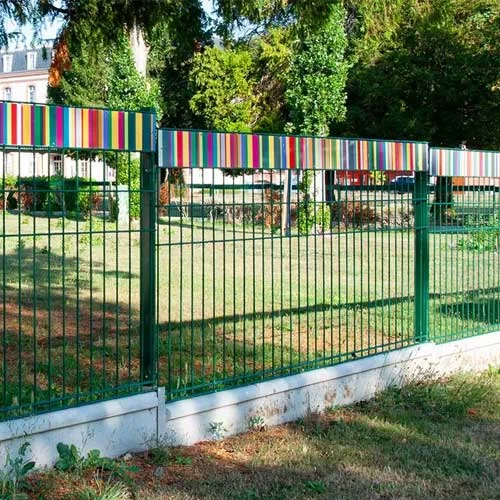 Clôture ludique pour sécuriser les espaces de jeux extérieurs
